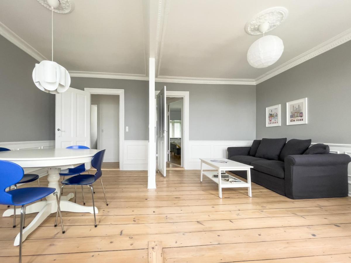 Stylish Classic Danish Design Apartment Kopenhagen Exterior foto
